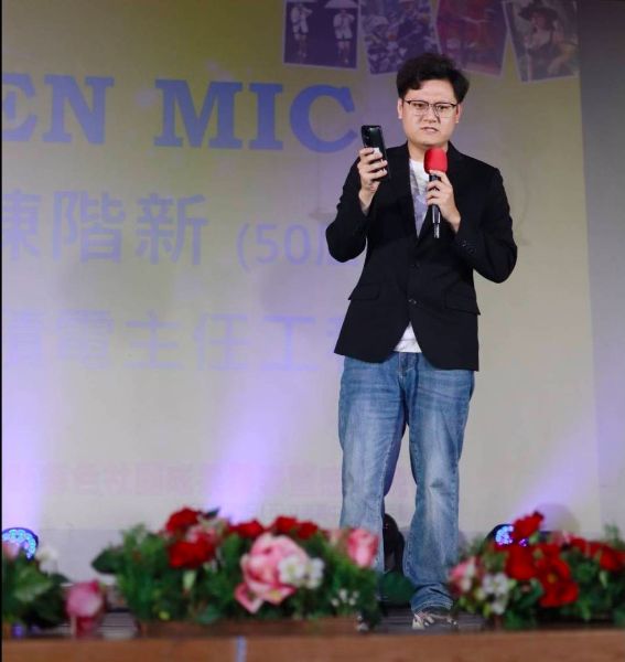 「OPEN MIC」立志第50屆電子科的畢業學長-台積電主任工程師陳階欣分享。 「OPEN MIC」立志第50屆電子科的畢業學長-台積電主任工程師陳階欣分享。