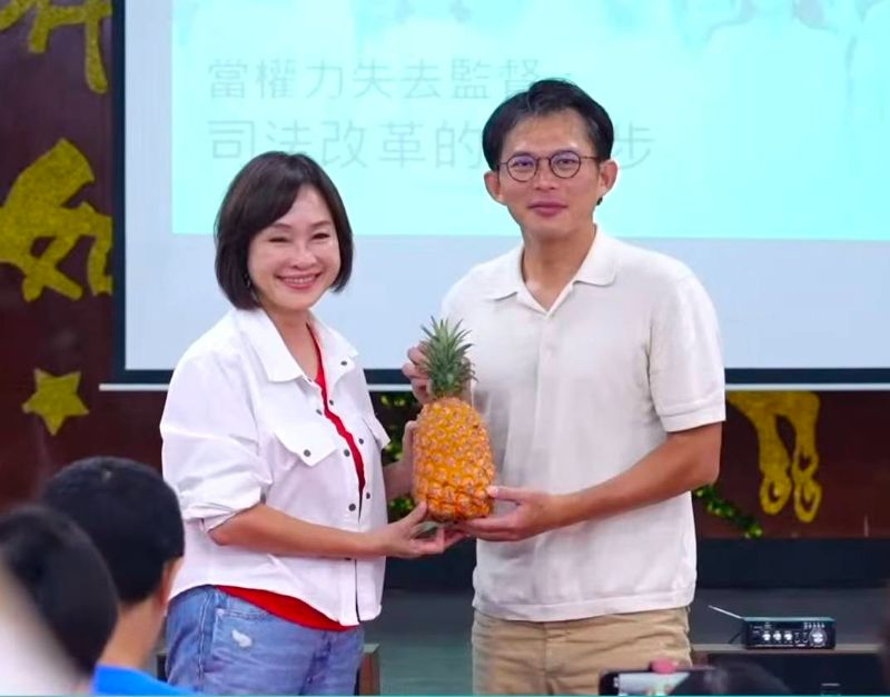 黃國昌柯志恩藍白高雄合體猛攻綠營 財劃法與市政路線正面對決 黃國昌柯志恩藍白高雄合體猛攻綠營 財劃法與市政路線正面對決