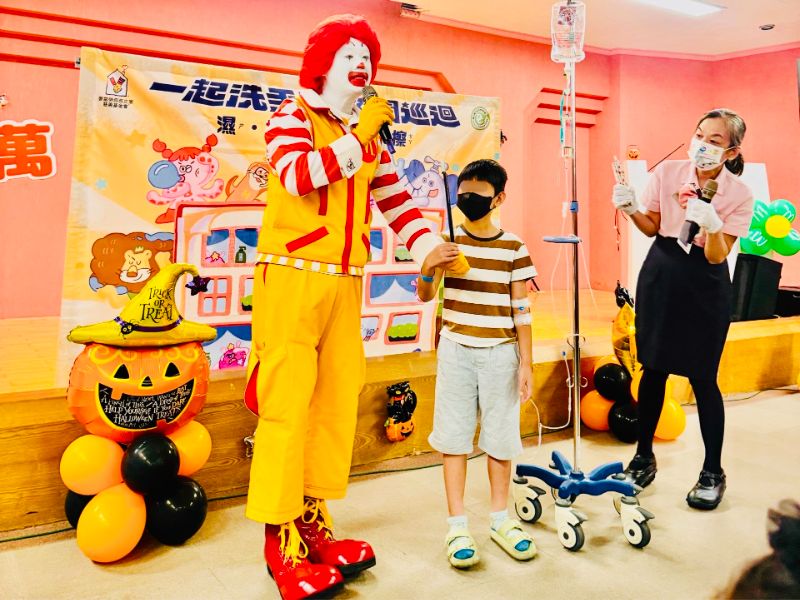 漾新聞|高雄長庚搗蛋出任務！病童變身小英雄討糖歡度萬聖節