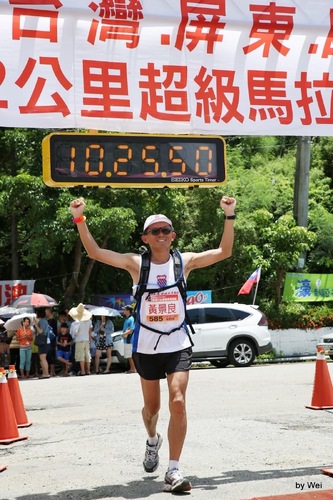 漾新聞|「沒有奇蹟，只有累積」蜘蛛人校長黃景良完成人生百場馬拉松「從哪裡跌倒，就從哪裡站起來」