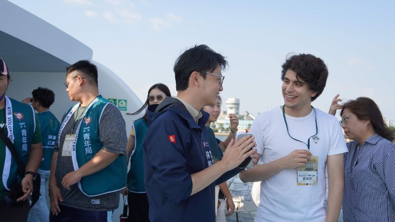 漾新聞｜外師驚呼高雄好美！青年志工全英導覽鹽埕港灣文化